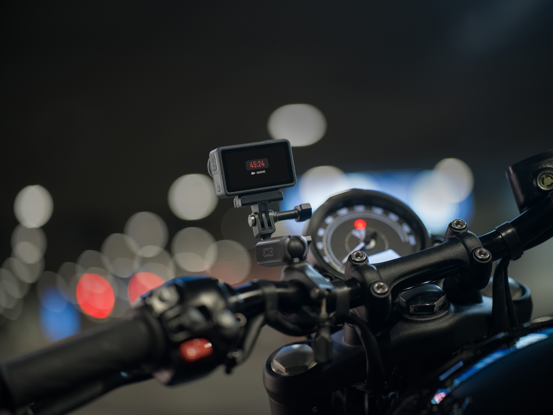 Osmo Action 5 Pro_Motorcycling_Always On Display_摩托车_熄屏显_02